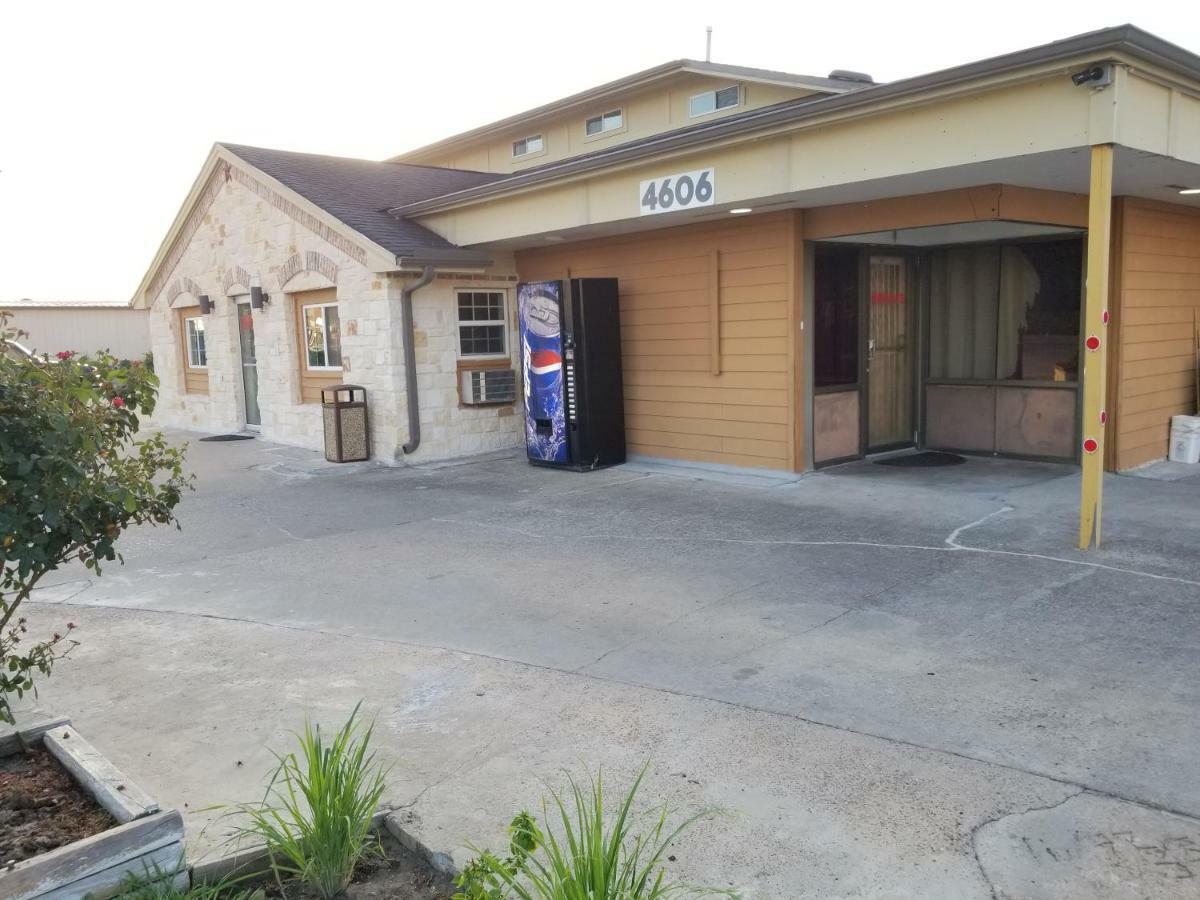 Lone Star Inn By Fairbridge Rosenberg Exterior photo